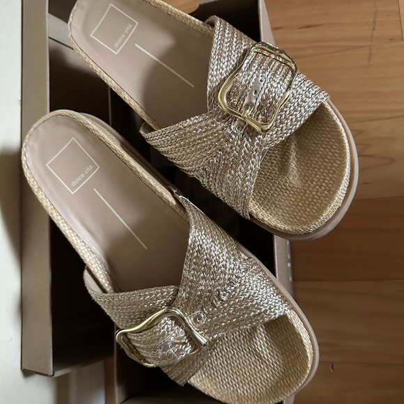 Dolce Vita “Sydnee “ slide on woven raffia sandal with gold buckle. Size 7 1/2 - Picture 2 of 7
